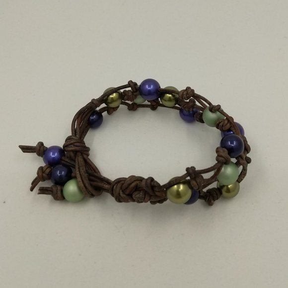 Shell pearl and knotted leather adjustable boho bracelet blue purple green - Picture 3 of 3